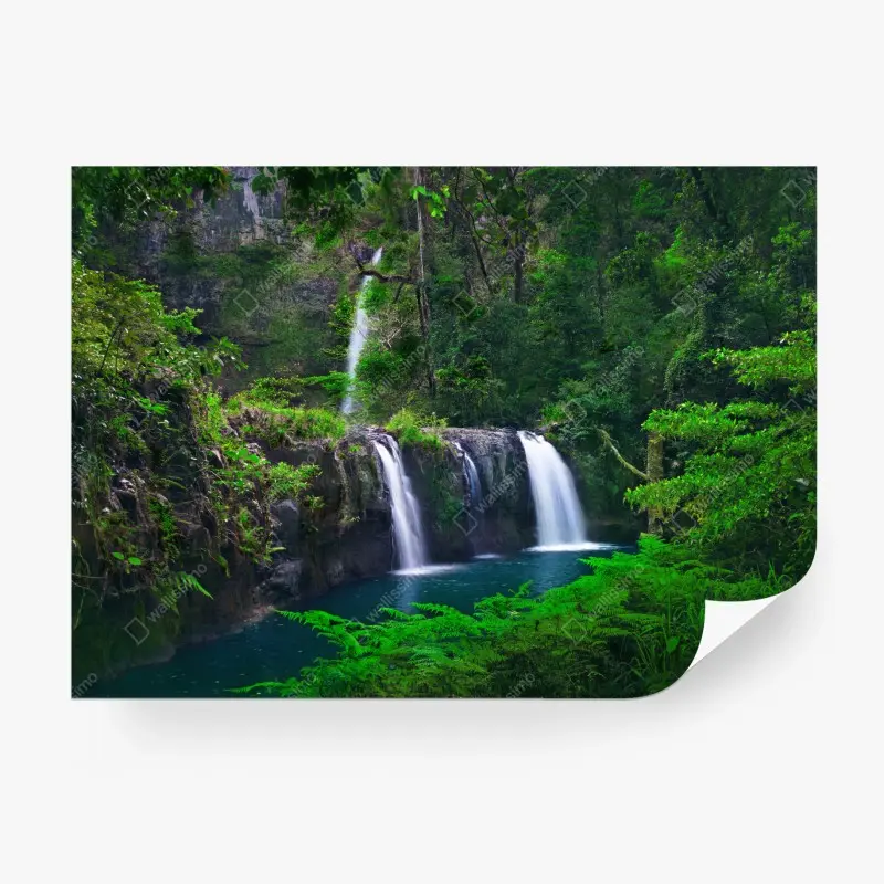 Fototapete beruhigender wasserfall im smaragdgrünen wald