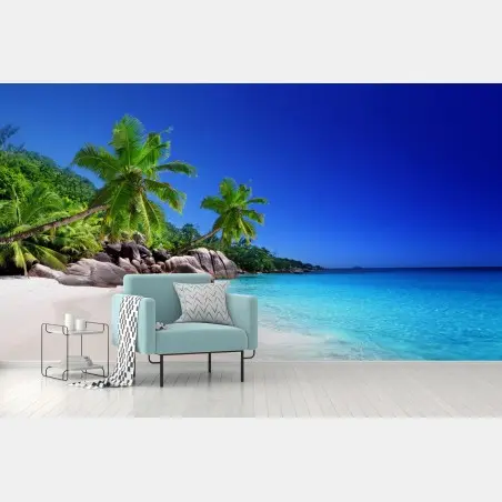 Fototapete tropischer strand mit türkisfarbenem wasser und palmen – Pixers®