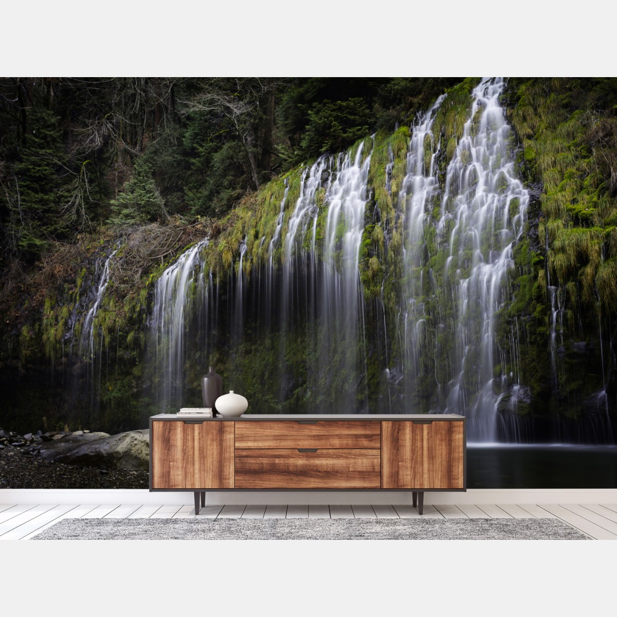 Fototapete moosiger wasserfall im wald – Pixers®