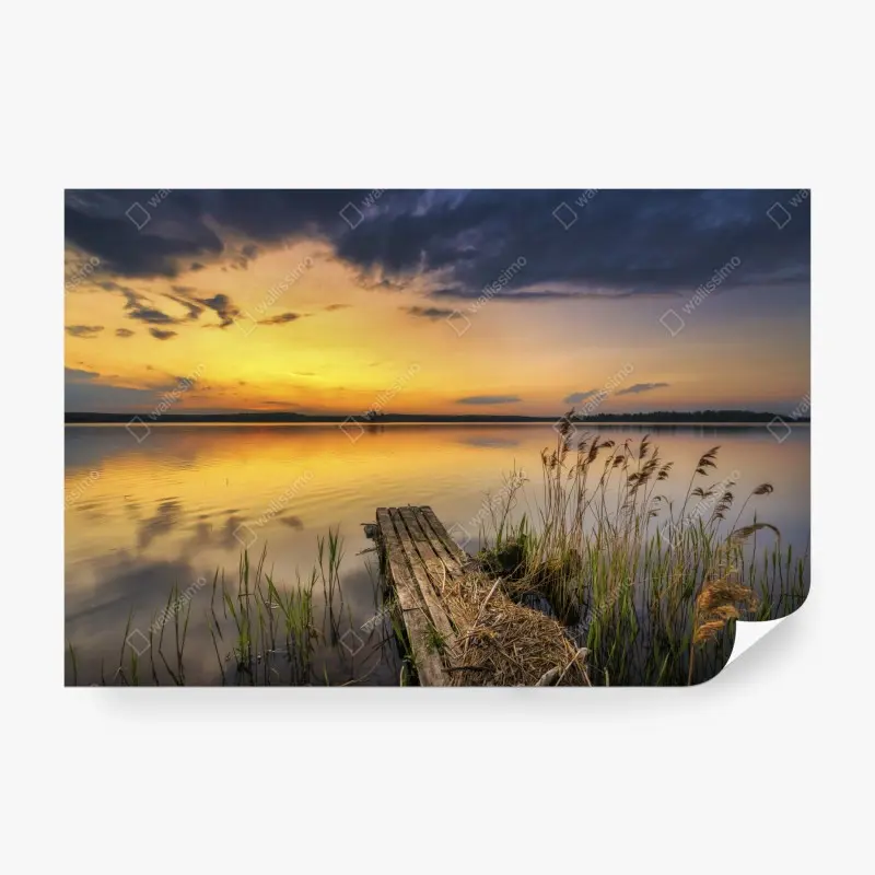 Fototapete goldener sonnenuntergang am see mit steg