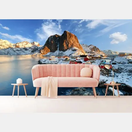 Fototapete sonnenbeschienenes Hamnøy am fjord – Pixers®
