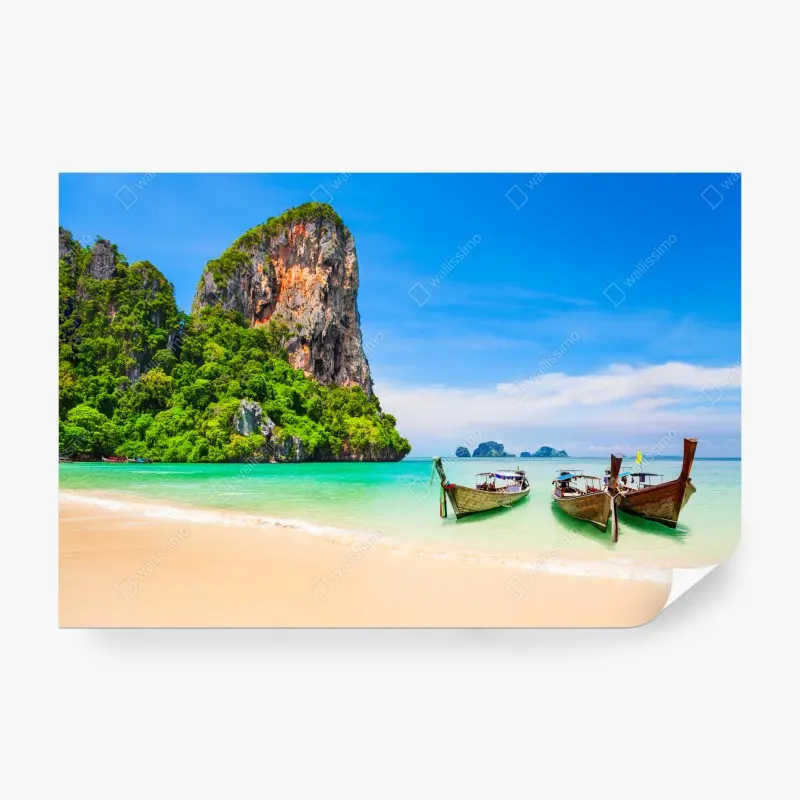 Fototapete tropischer strand mit traditionellen booten in Thailand