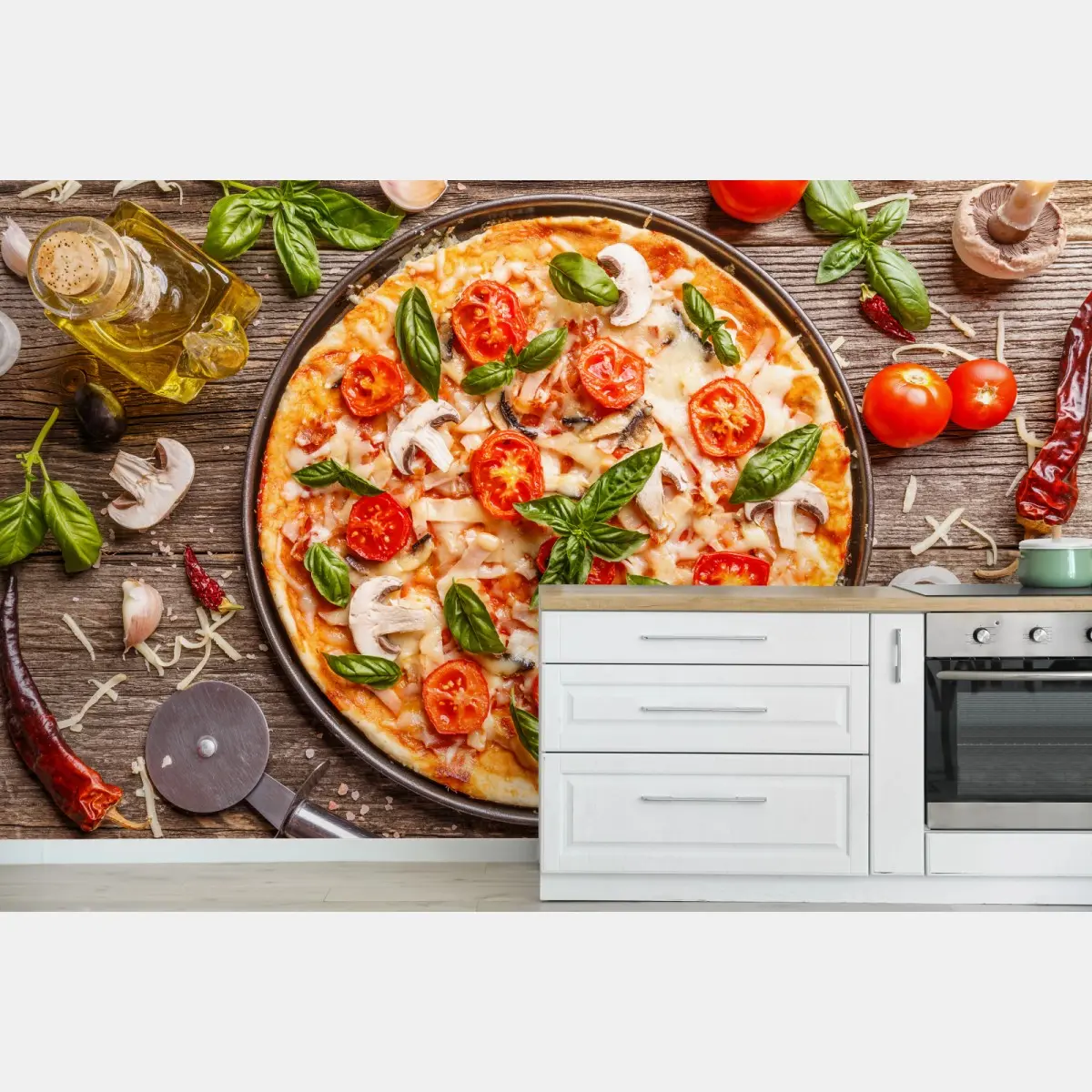 Fototapete frische pizza mit basilikum und cherrytomaten – Pixers®