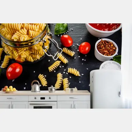 Fototapete pasta zutaten arrangiert mit tomaten und basilikum – Pixers®
