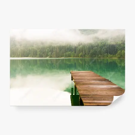 Fototapete nebliger see mit hölzernem steg – Pixers®