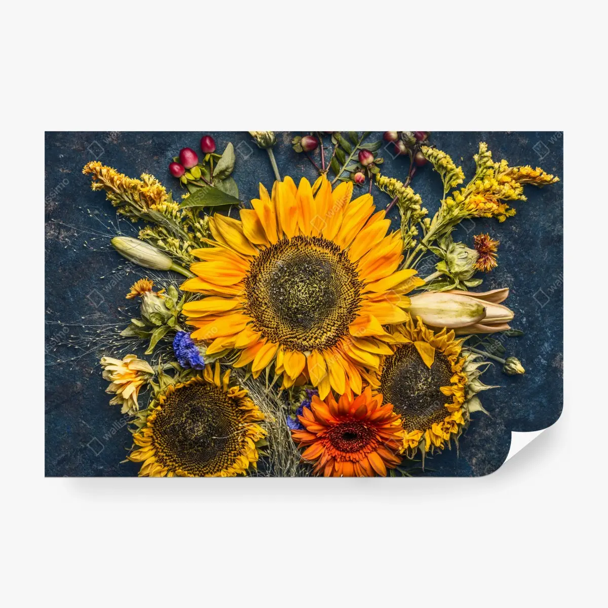 Fototapete herbstlicher sonnenblumenstrauß auf dunklem rustikalem hintergrund – Pixers®