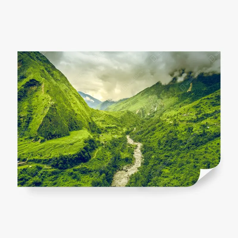 Fototapete üppiges grünes bergtal mit fluss