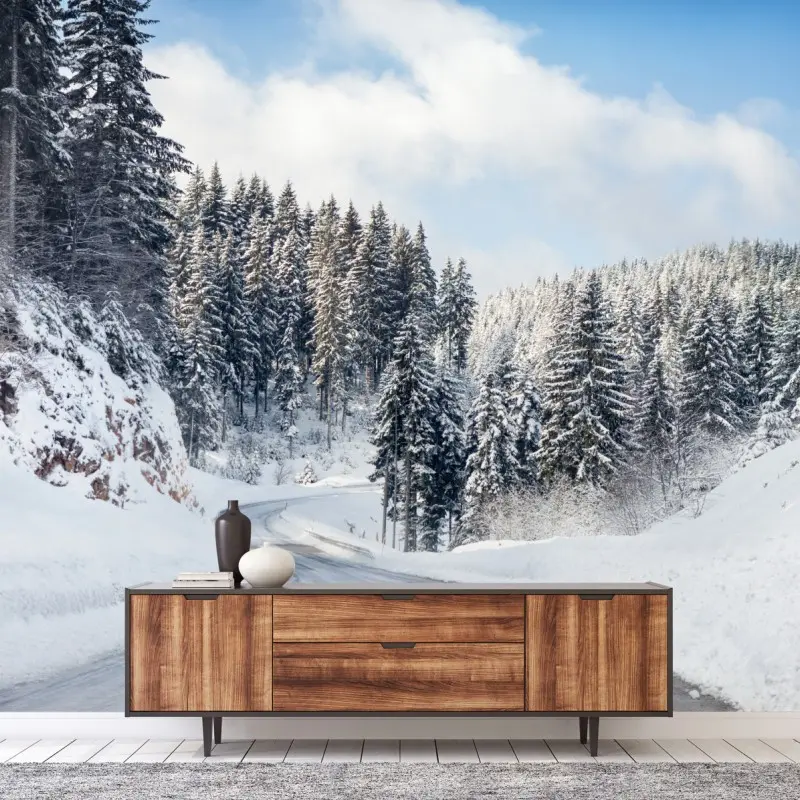 Fototapete winterstraße durch verschneiten nadelwald