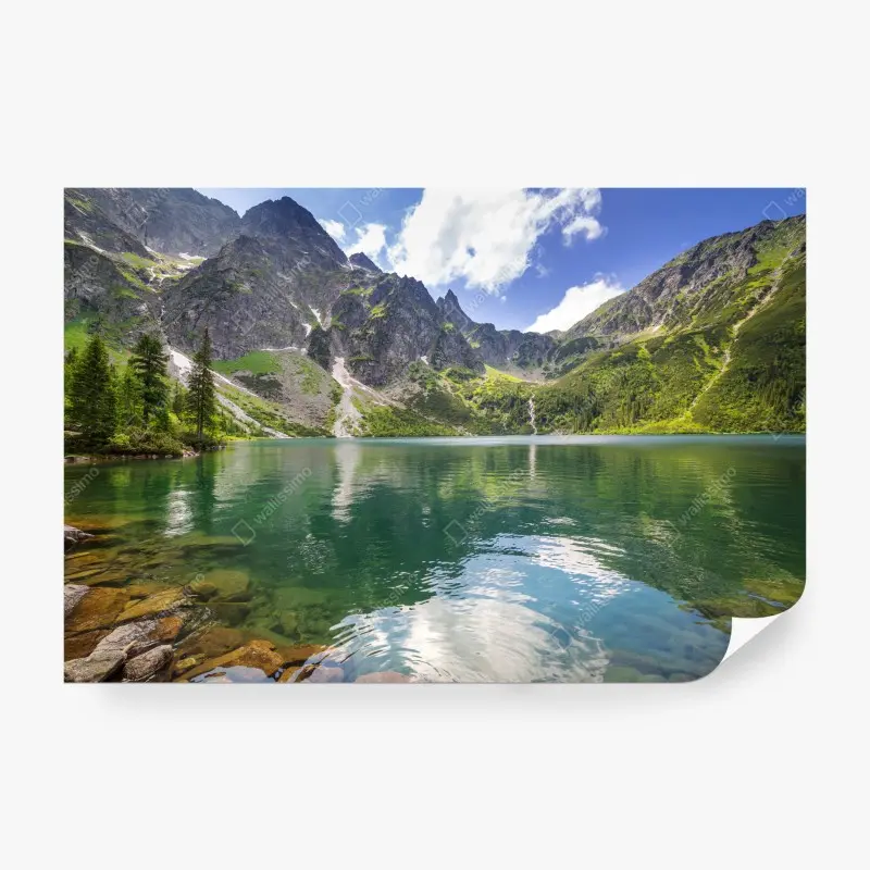 Fototapete ruhiger smaragdgrüner bergsee vor schroffen gipfeln
