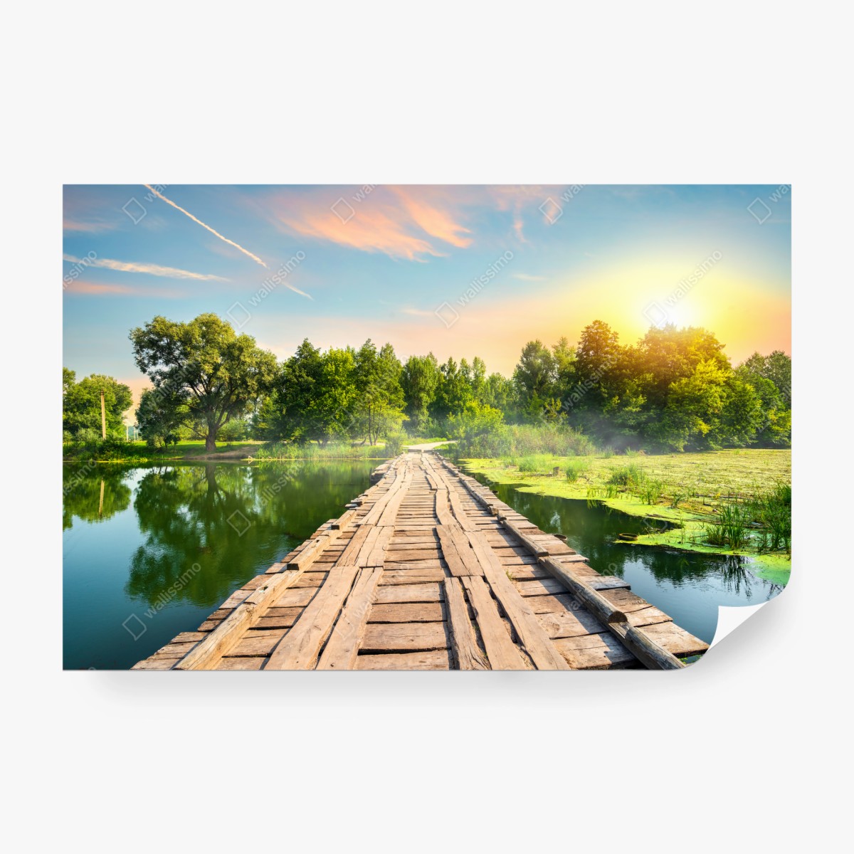 Fototapete sonnige hölzerne brücke über ruhigen see – Pixers®