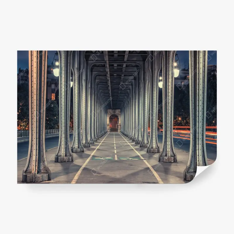 Fototapete symmetrischer stahlkorridor einer brücke bei nacht