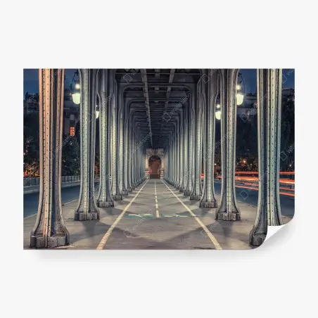 Fototapete symmetrischer stahlkorridor einer brücke bei nacht – Pixers®