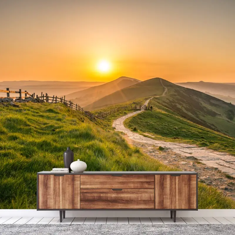 Fototapete sonnenaufgang über grünen hügeln