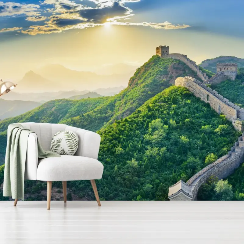 Fototapete Chinesische Mauer bei sonnenaufgang über grünen bergen