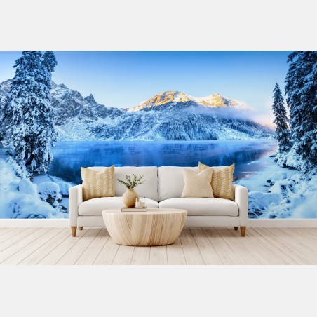 Fototapete winterlicher sonnenaufgang über dem gefrorenen bergsee – Pixers®
