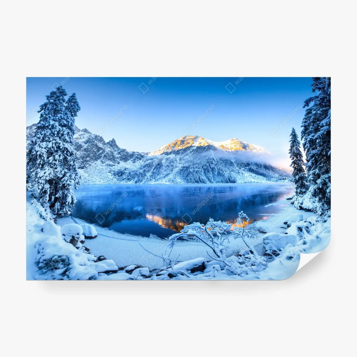 Fototapete winterlicher sonnenaufgang über dem gefrorenen bergsee – Pixers®