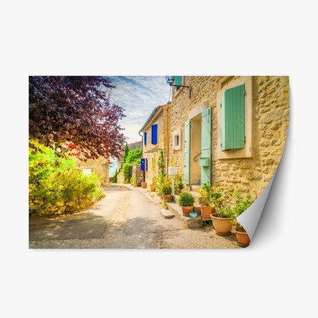 Repositionierbarer Aufkleber sonnenbeschienene dorfstraße mit steinhäusern und bunten fensterläden – Pixers®