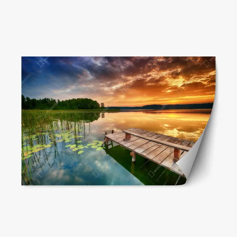 Repositionierbarer Aufkleber goldener sonnenaufgang über ruhigem see