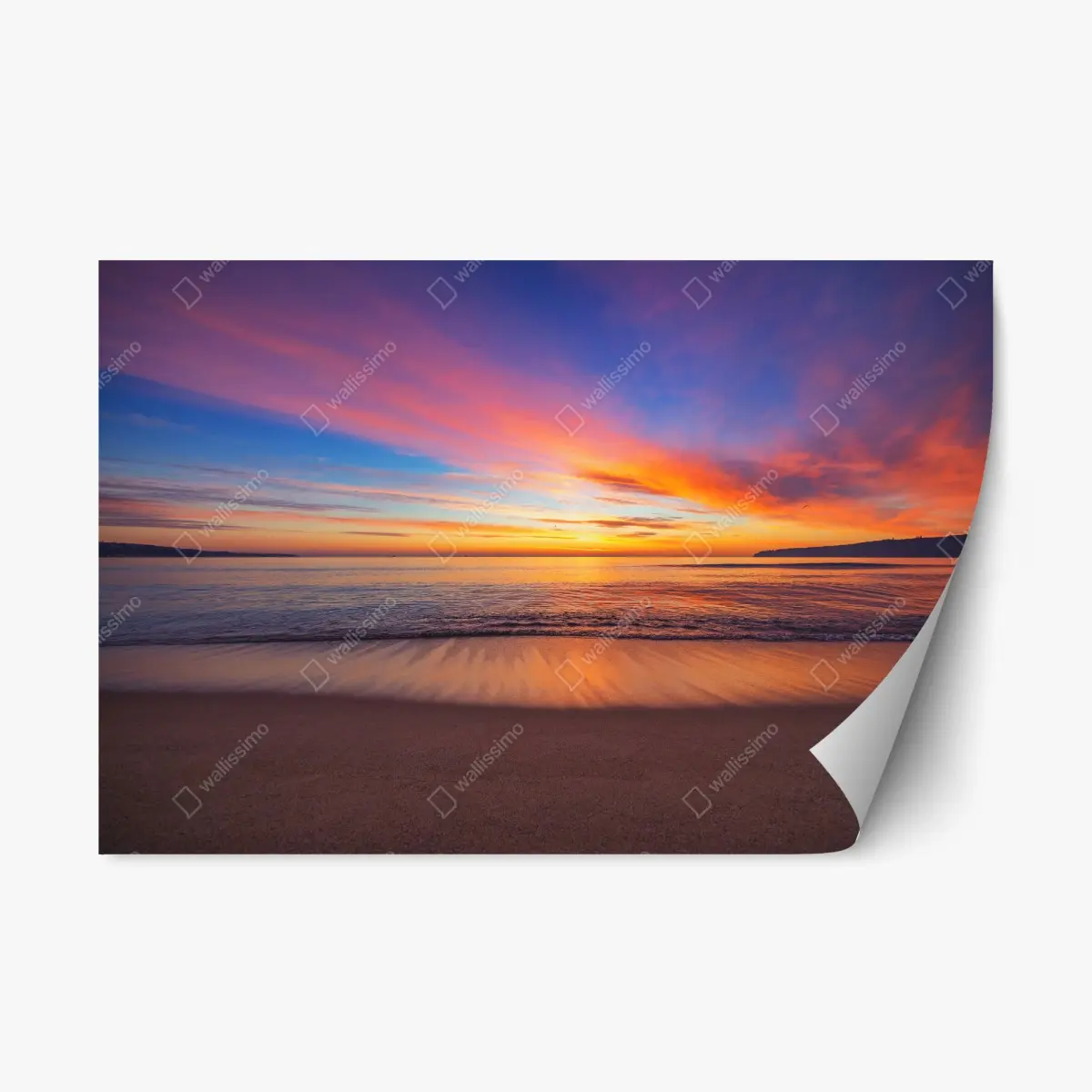 Repositionierbarer Aufkleber lebendiger sonnenaufgang über einem ruhigen strand – Pixers®