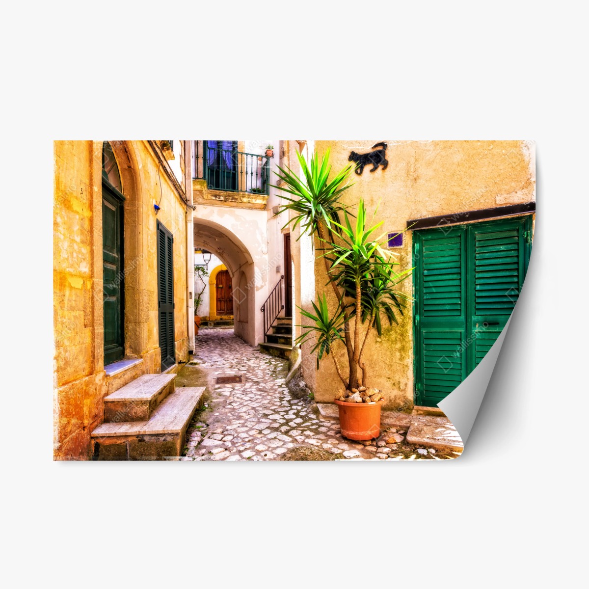 Repositionierbarer Aufkleber sonnige mediterrane gasse mit grünen jalousien – Pixers®