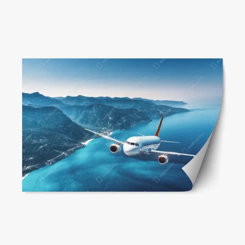 Repositionierbarer Aufkleber küstenflug über türkisblauem meer