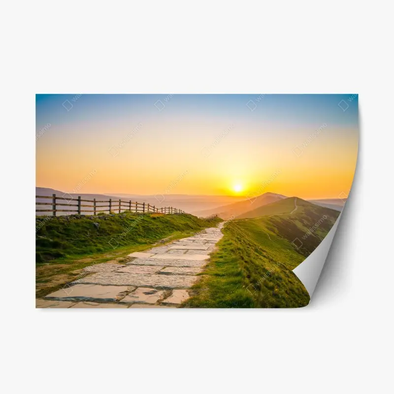 Repositionierbarer Aufkleber sonnenbeschienener gebirgskamm bei sonnenaufgang