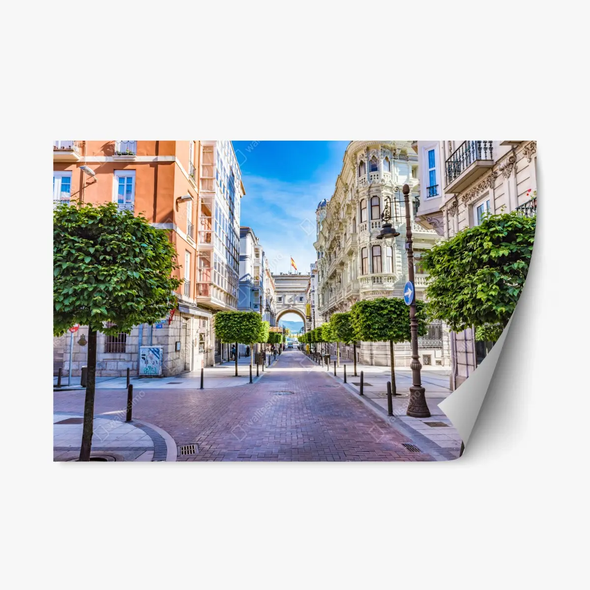 Repositionierbarer Aufkleber Santander straße im stadtkern mit historischem bogen – Pixers®