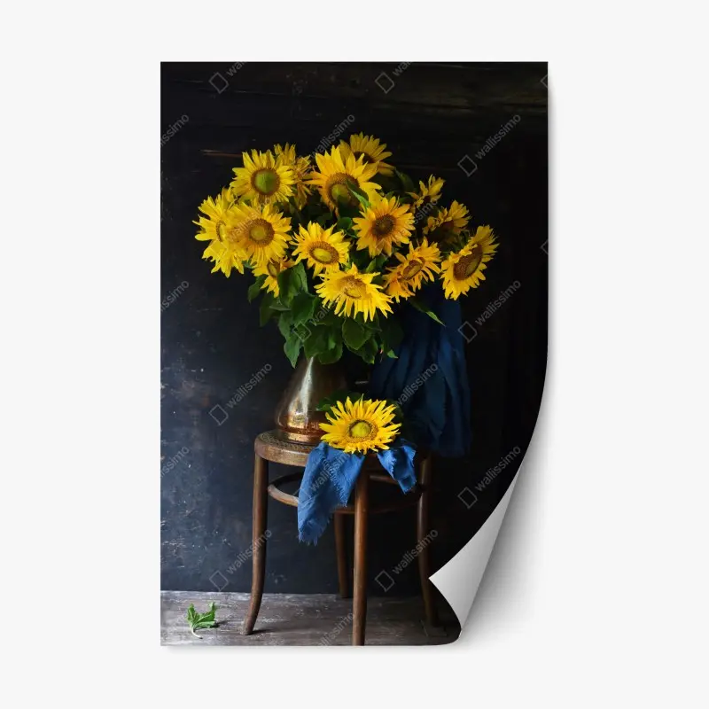 Repositionierbarer Aufkleber leuchtender sonnenblumenstrauß auf vintage-hocker