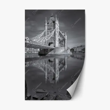 Repositionierbarer Aufkleber Tower Bridge reflektiert in schwarzweiß – Pixers®