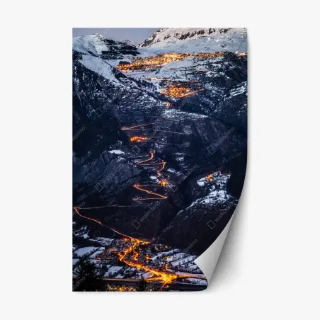 Repositionierbarer Aufkleber Alpe d'Huez nächtliche auffahrt auf der serpentinenstraße – Pixers®