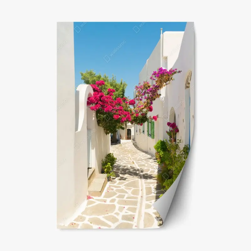 Repositionierbarer Aufkleber sonnige mediterrane gasse mit bougainvillea