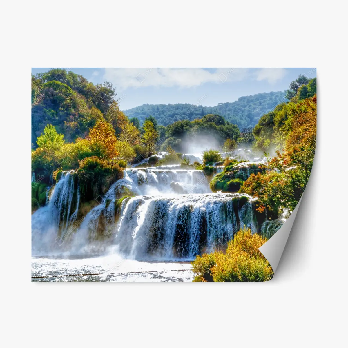 Repositionierbarer Aufkleber stufenförmiger wasserfall im üppigen wald – Pixers®