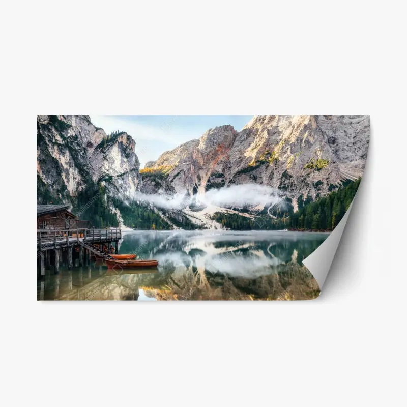 Repositionierbarer Aufkleber nebliger alpensee mit spiegelung