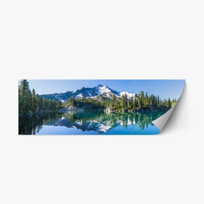 Repositionierbarer Aufkleber ruhiger bergsee mit spiegelndem bergpanorama