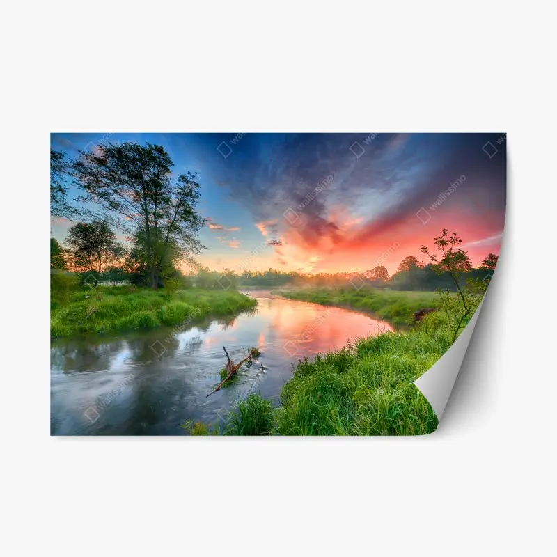 Repositionierbarer Aufkleber sonnenaufgang über einem nebligen flussufer