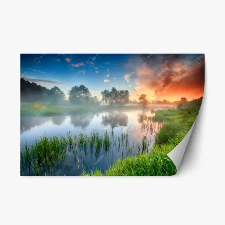 Repositionierbarer Aufkleber nebliger fluss bei sonnenaufgang über grünen ufern – Pixers®