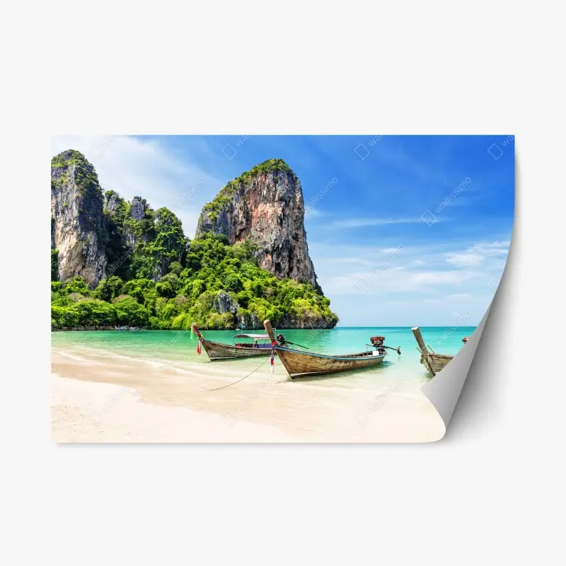 Repositionierbarer Aufkleber ruhige longtail-boote am strand von Railay, Thailand