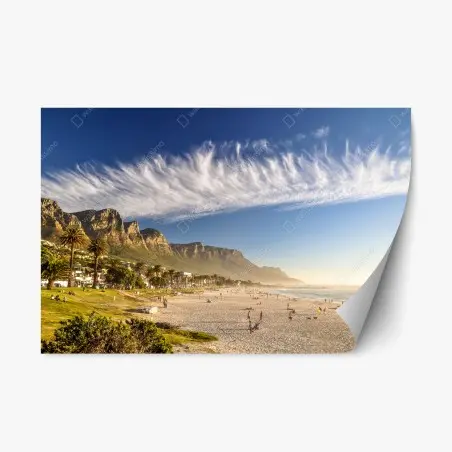 Repositionierbarer Aufkleber sonnenstrand mit bergkulisse – Pixers®