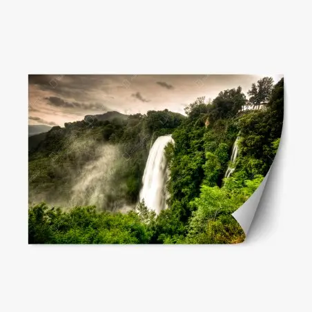 Repositionierbarer Aufkleber Marmore wasserfall in Umbrien: neblige grüne landschaft – Pixers®