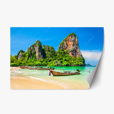 Repositionierbarer Aufkleber longtail-boote an einem tropischen strand, Thailand – Pixers®