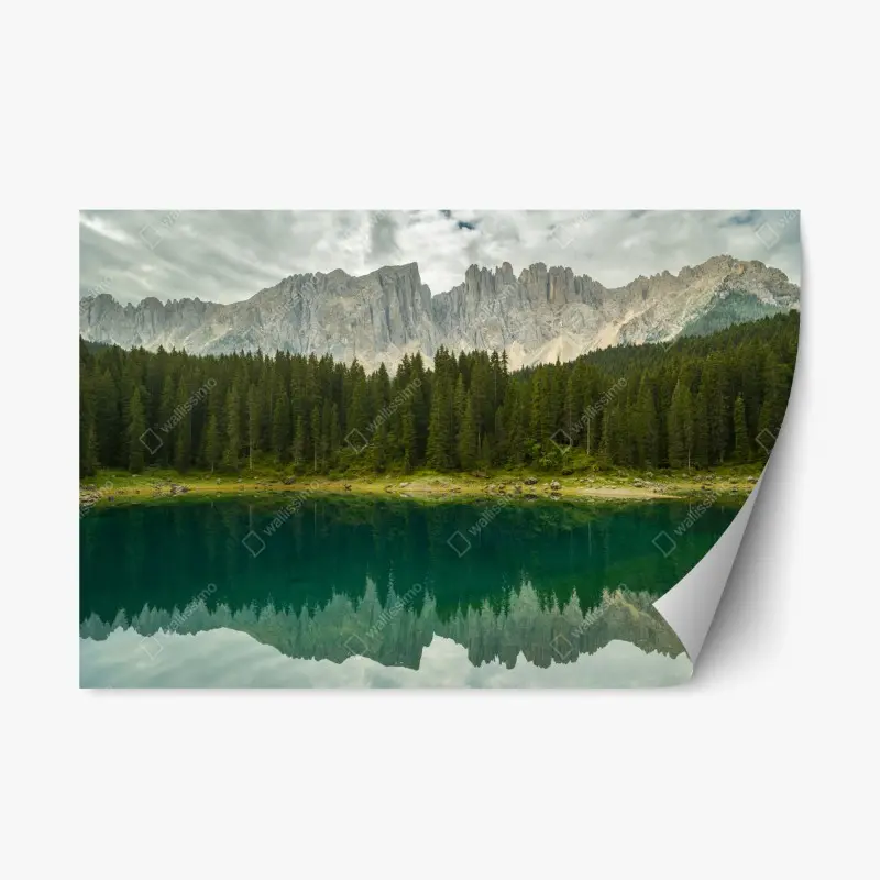 Repositionierbarer Aufkleber ruhige spiegelung am Lago di Carezza, Dolomiten