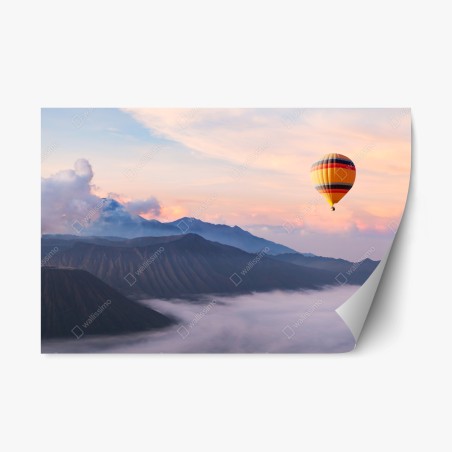 Repositionierbarer Aufkleber heißluftballon über nebelige berge – Pixers®
