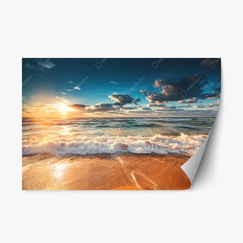 Repositionierbarer Aufkleber goldener sonnenaufgang über der meeresküste