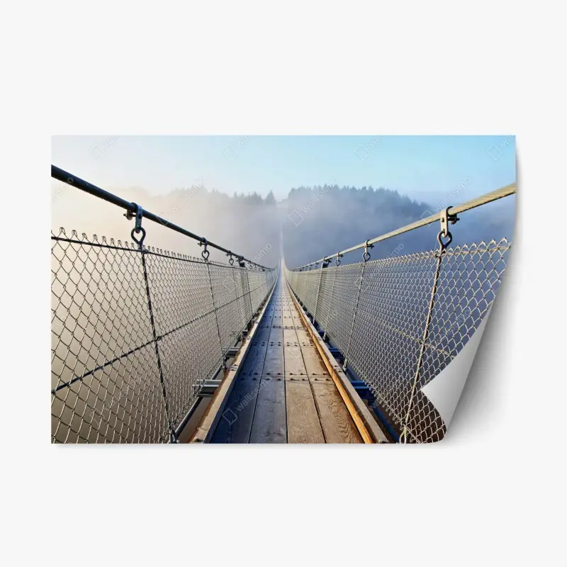Repositionierbarer Aufkleber neblige hängebrücke, die in den wald führt