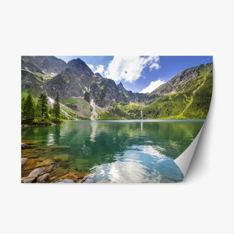 Repositionierbarer Aufkleber ruhiger smaragdgrüner bergsee vor schroffen gipfeln