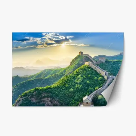 Repositionierbarer Aufkleber Chinesische Mauer bei sonnenaufgang über grünen bergen – Pixers®