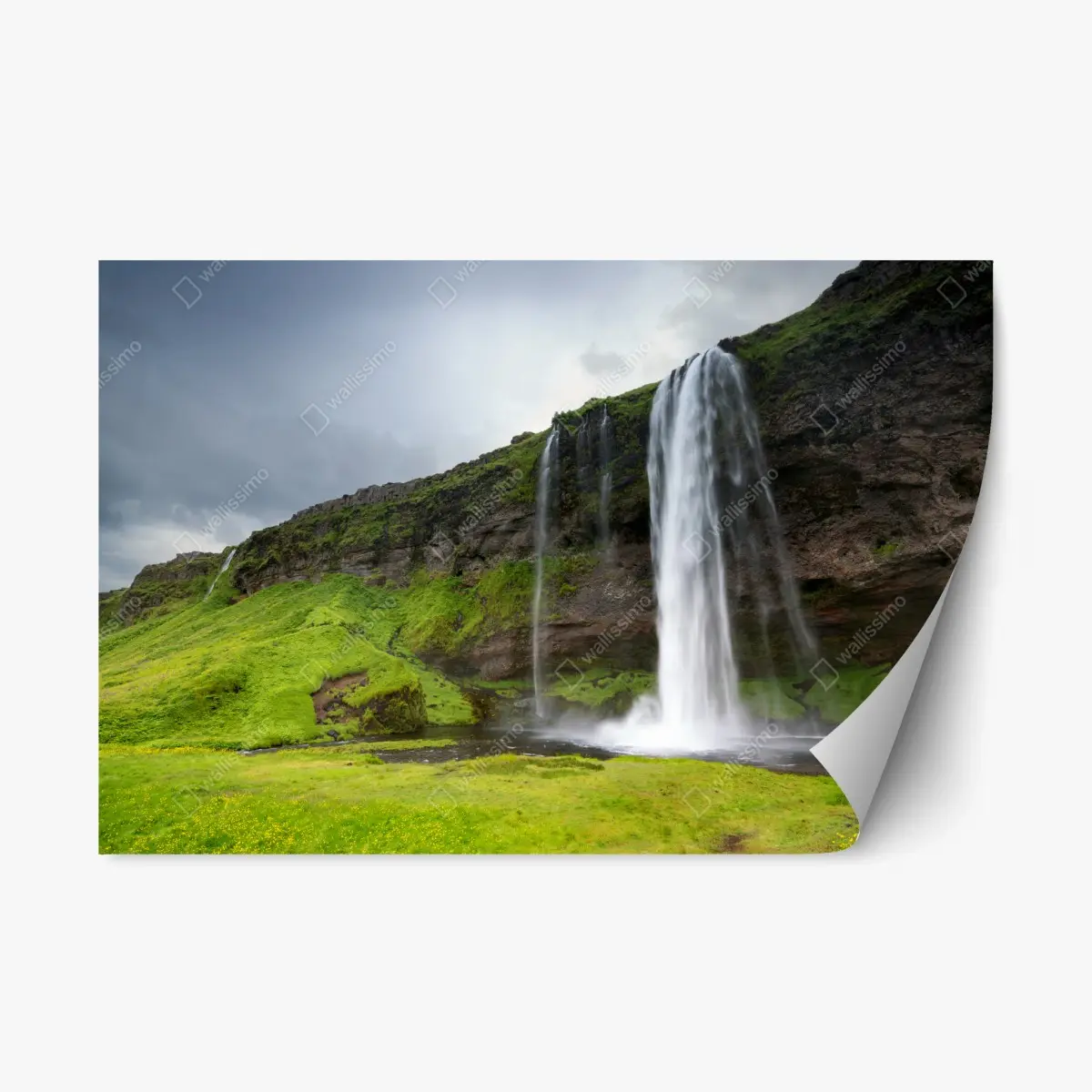 Repositionierbarer Aufkleber dramatischer wasserfall bei Seljalandsfoss, Island – Pixers®