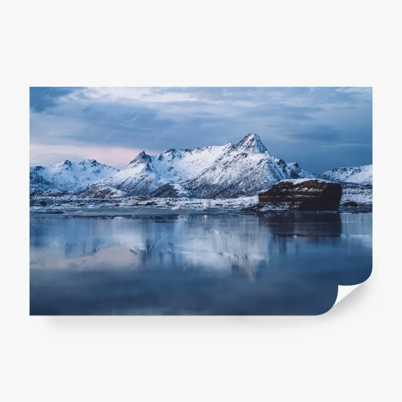 Fototapete schneebedeckte bergspiegelung bei dämmerung