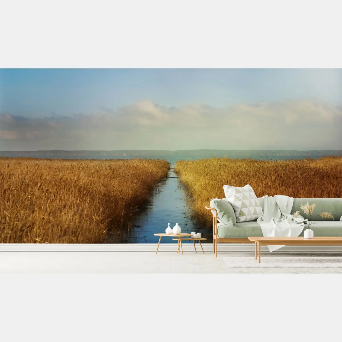 Fototapete goldenes schilf und ruhiger wasserweg – Pixers®