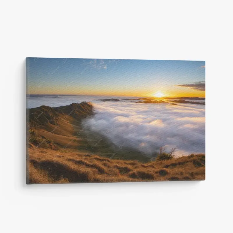 Leinwandbild sonnenaufgang über nebeligem bergtal
